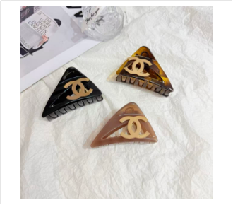 Hair clip quality checklist showing smooth edges sturdy hinge and even teeth
