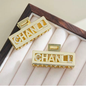 Acetate vs Plastic Hair Clips: Which Should You Choose?