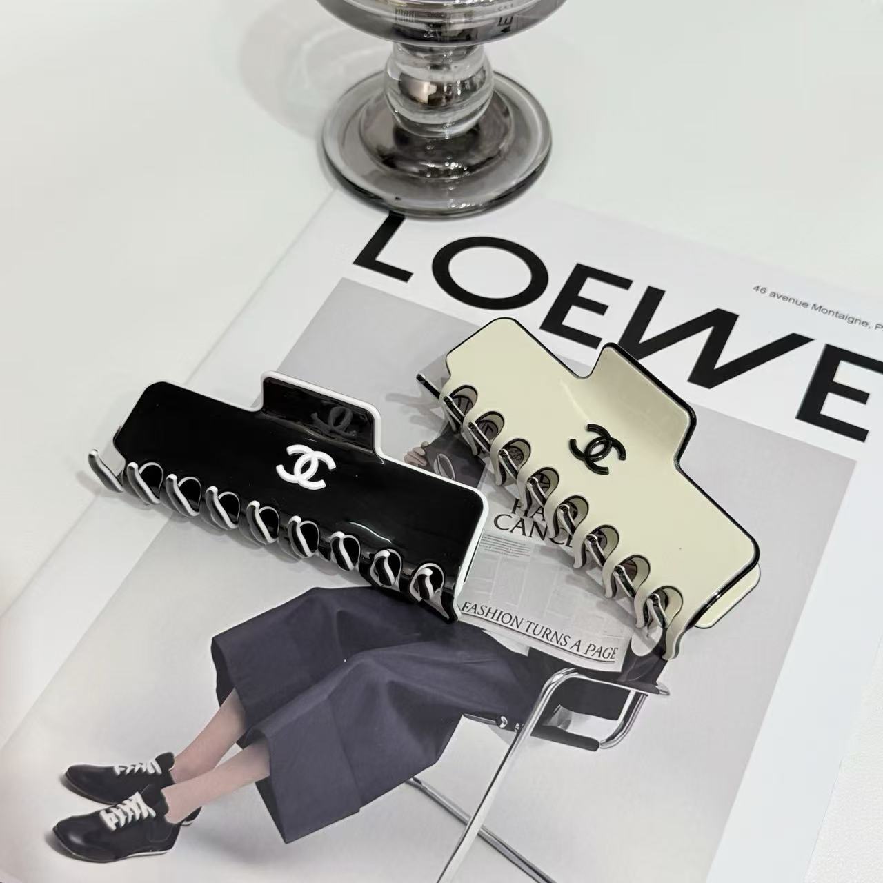 Metal and alloy claw clips — structured hair accessories