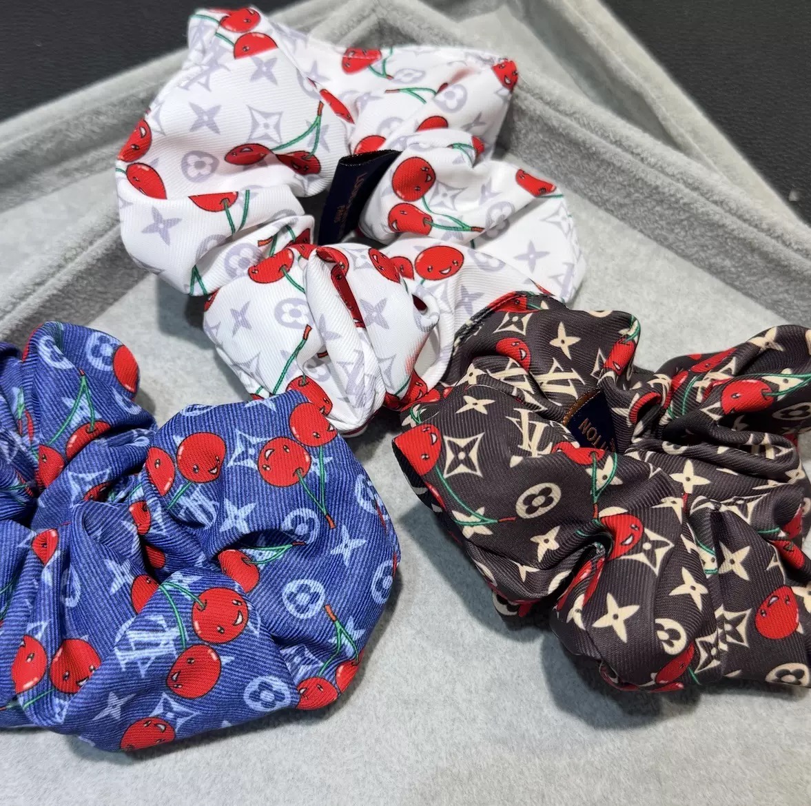 Private label hair ties with branded set packaging